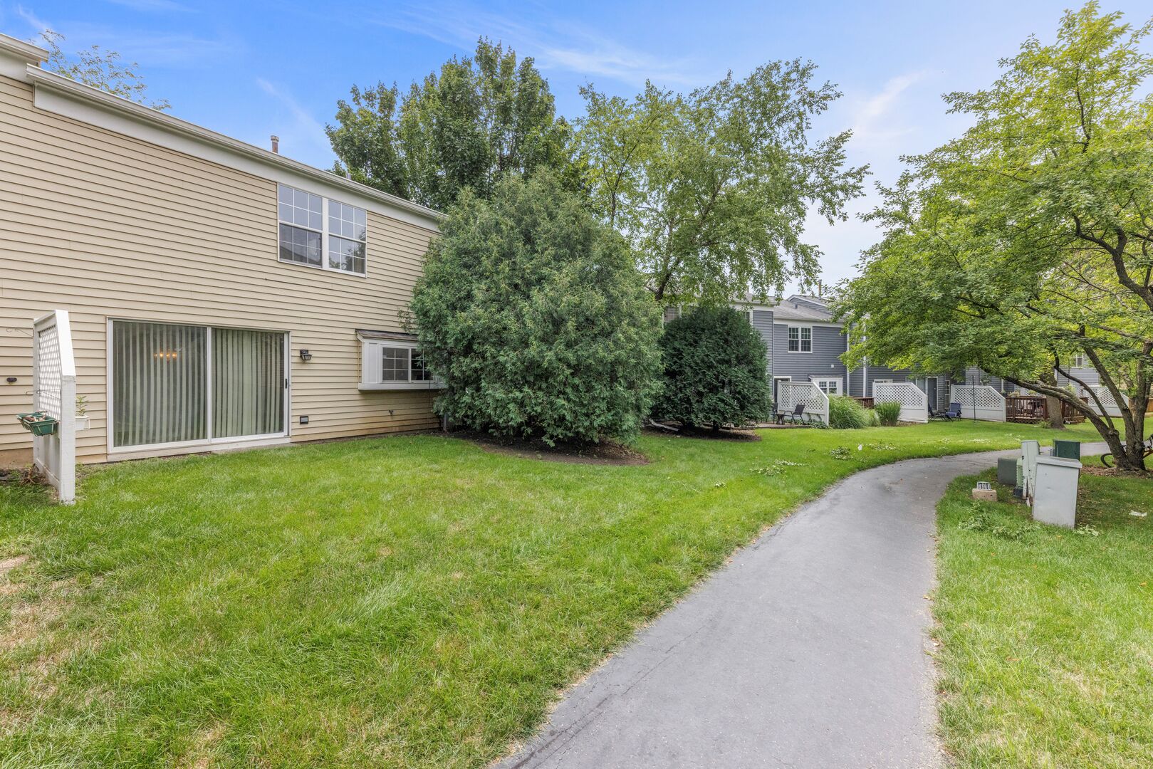 182 Half Moon Circle Aurora IL 60504