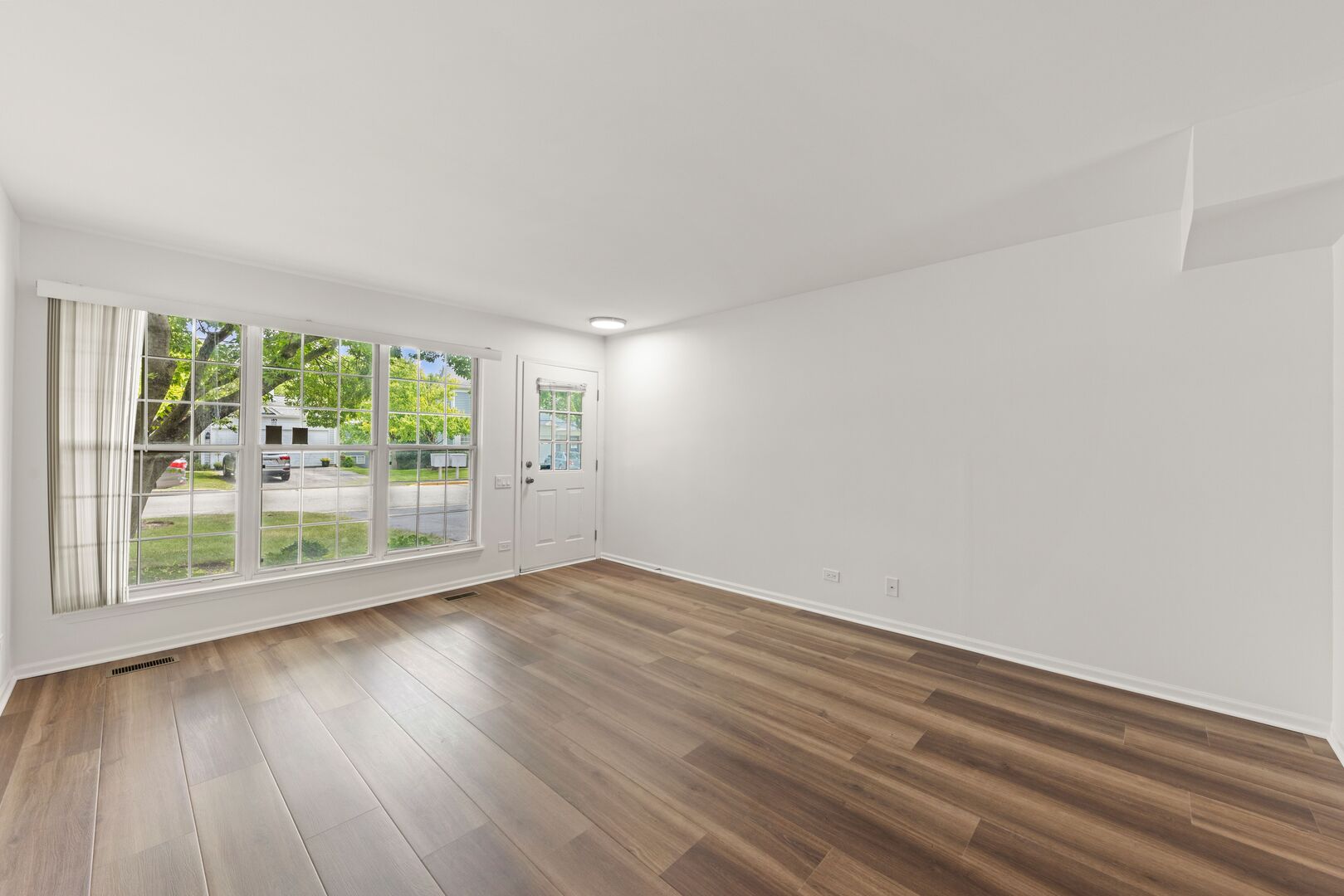 182 Half Moon Circle Aurora IL 60504