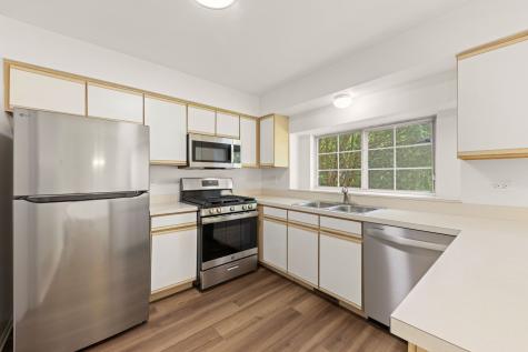 182 Half Moon Circle Aurora IL 60504