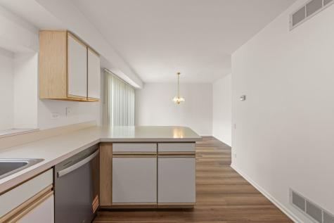 182 Half Moon Circle Aurora IL 60504