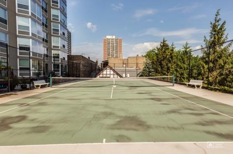 720 West Gordon Terrace Chicago IL 60613