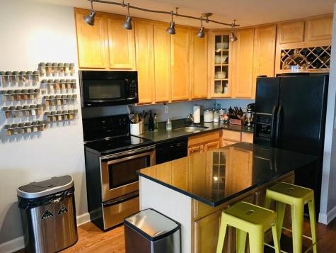 720 West Gordon Terrace Chicago IL 60613