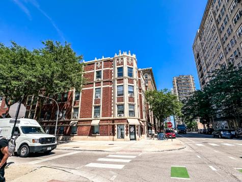 6207 North Winthrop Avenue Chicago IL 60660