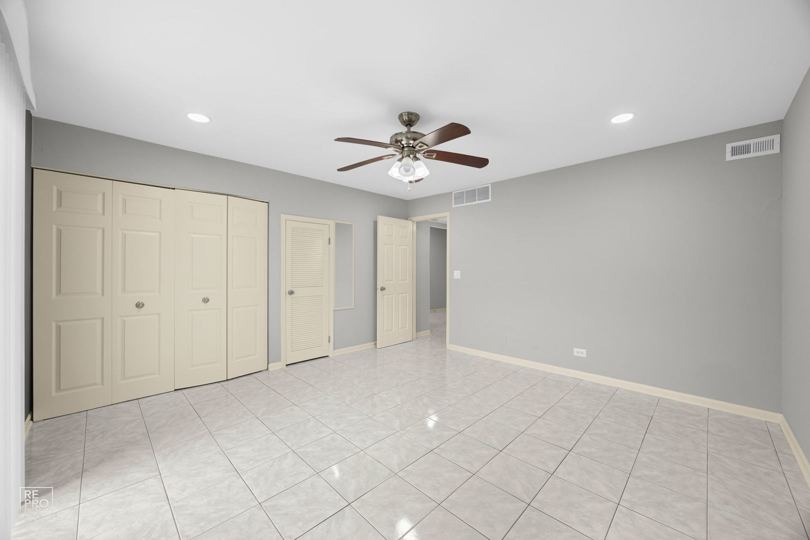 1060 Matfield Court Schaumburg IL 60193