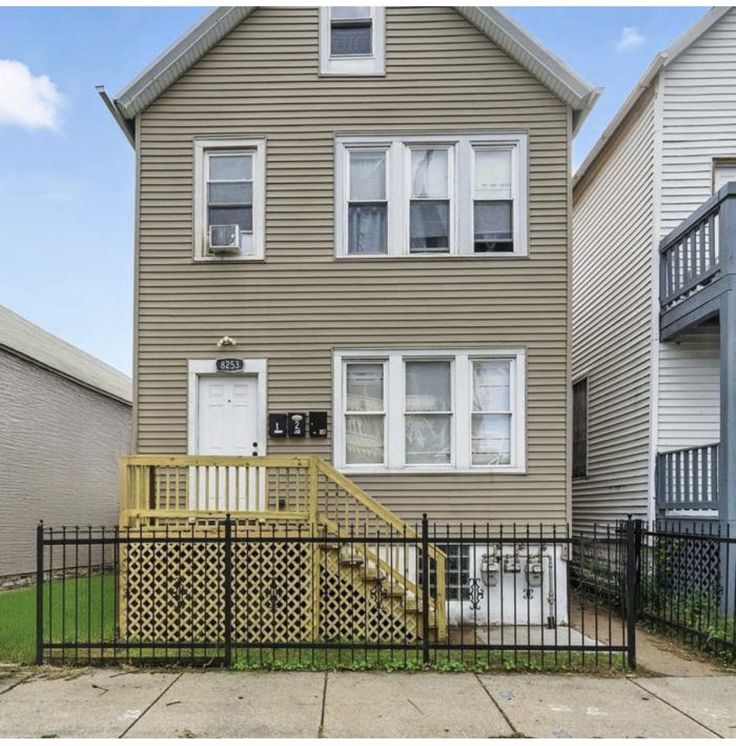 8253 South Brandon Avenue Chicago IL 60617