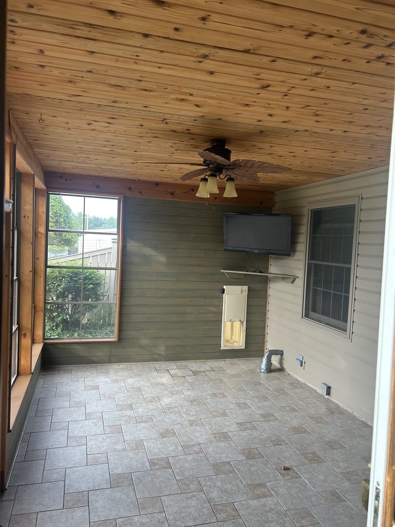 527 Springwood Lane Bolingbrook IL 60440
