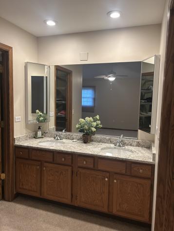 527 Springwood Lane Bolingbrook IL 60440