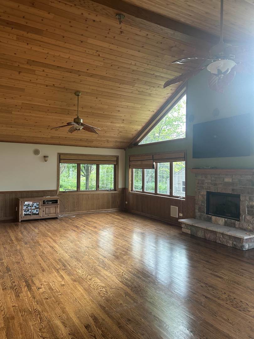527 Springwood Lane Bolingbrook IL 60440