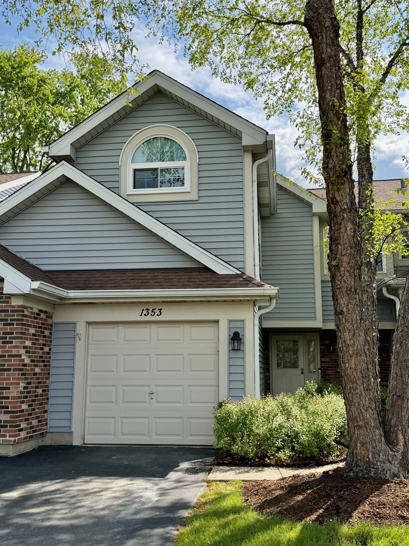 1353 Ridgefield Circle Carol Stream IL 60188