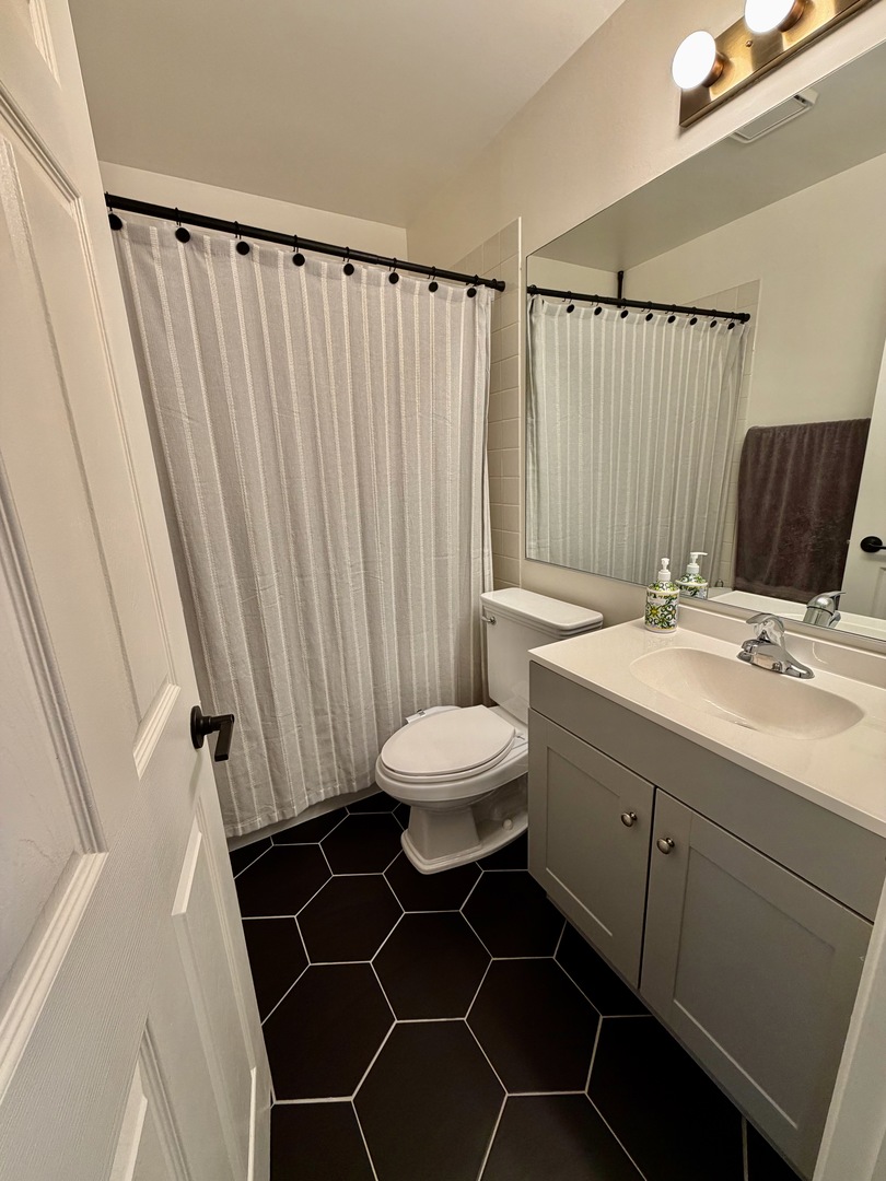 1353 Ridgefield Circle Carol Stream IL 60188