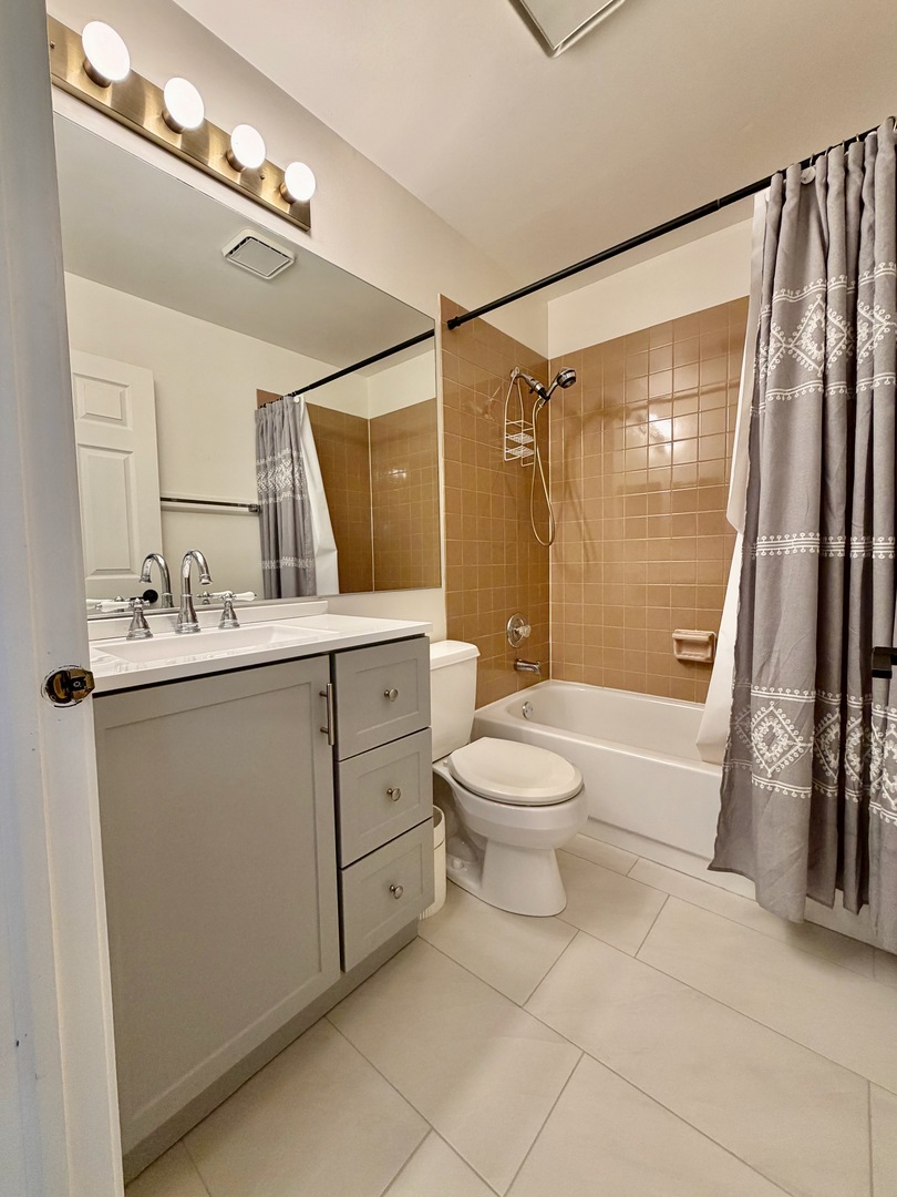 1353 Ridgefield Circle Carol Stream IL 60188