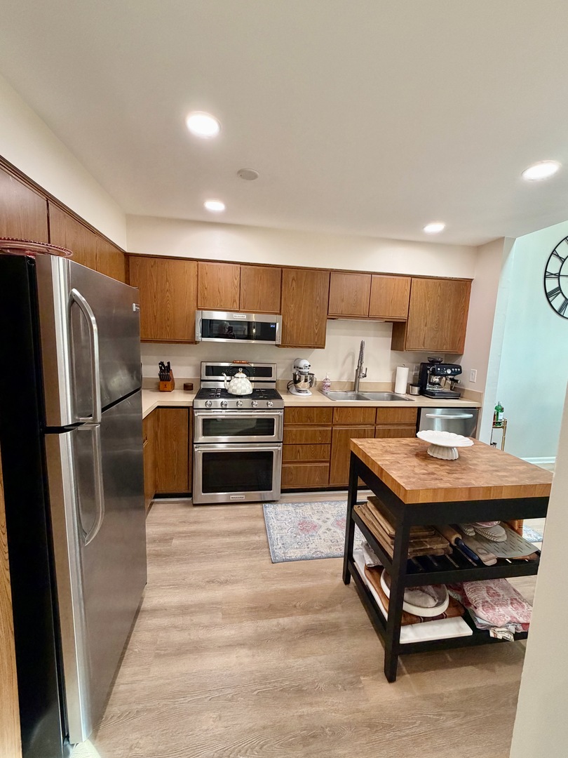 1353 Ridgefield Circle Carol Stream IL 60188
