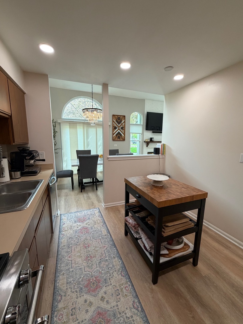 1353 Ridgefield Circle Carol Stream IL 60188