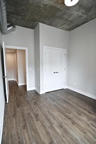 3833 North Broadway Street Chicago IL 60613