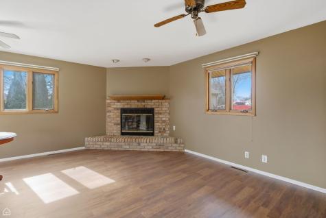 409 Kensington Drive Mchenry IL 60050