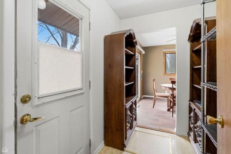 409 Kensington Drive Mchenry IL 60050