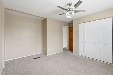409 Kensington Drive Mchenry IL 60050