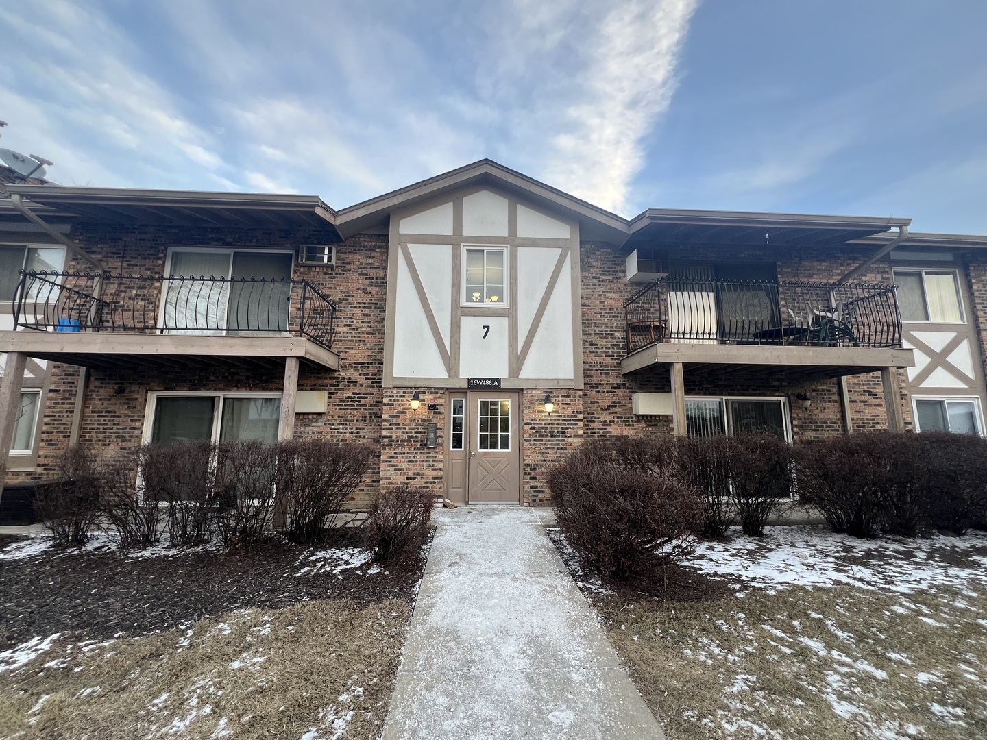 16W486 Lake Drive Willowbrook IL 60527
