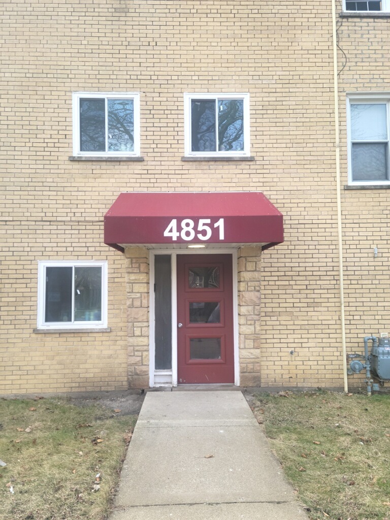 4851 Greenleaf Street Skokie IL 60077