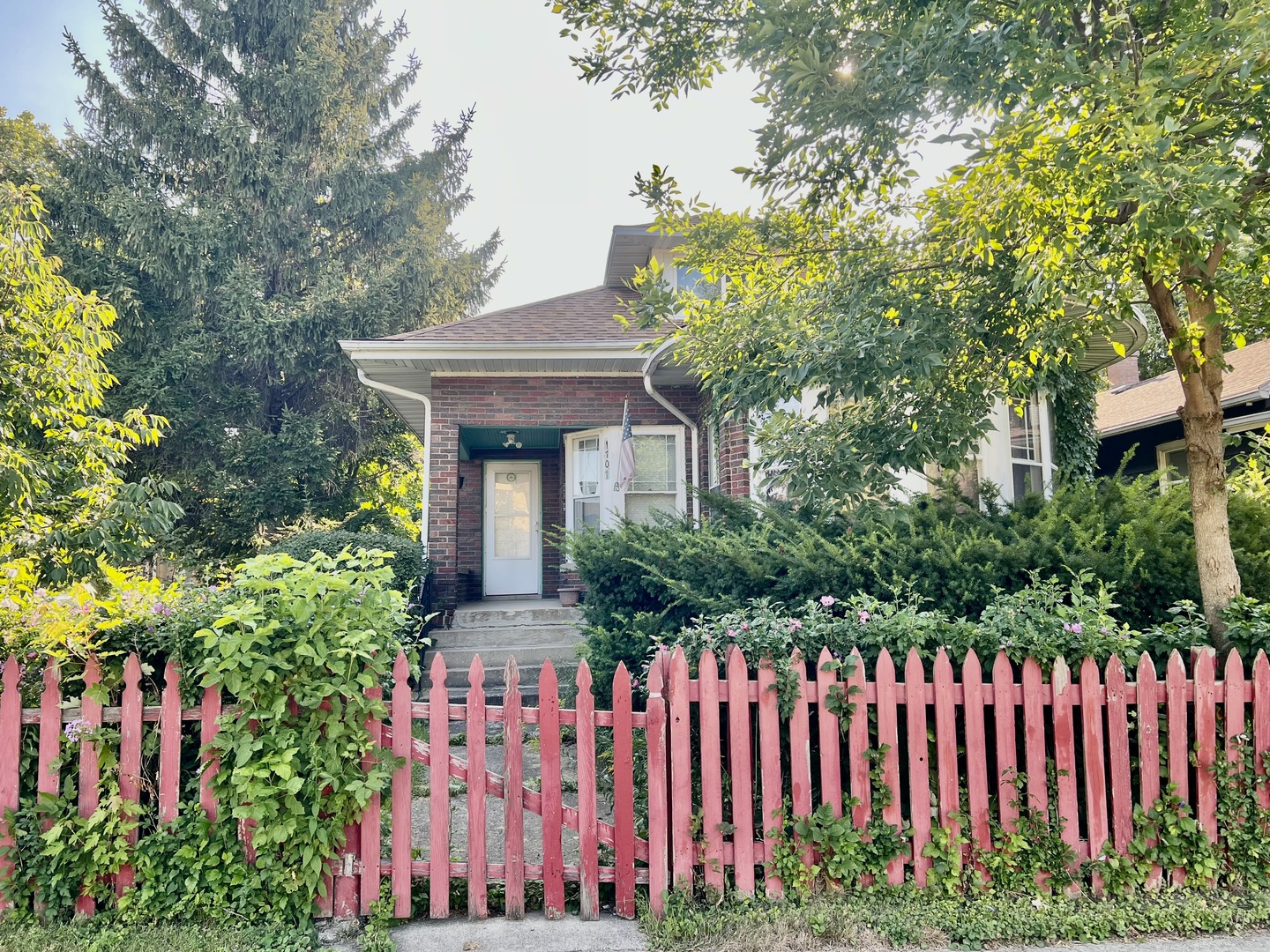 1701 Victoria Avenue North Chicago IL 60064