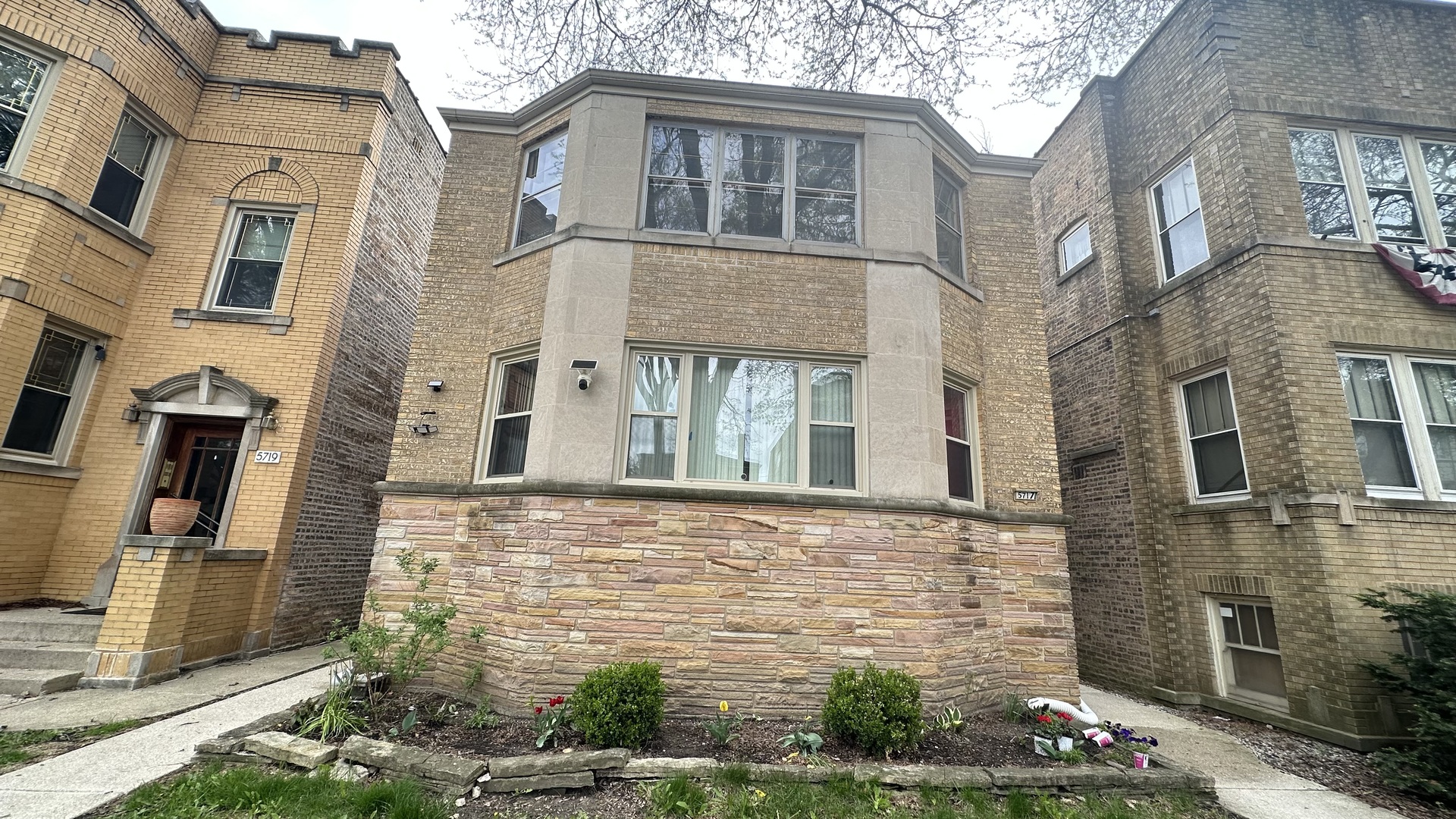 5717 North Saint Louis Avenue Chicago IL 60659