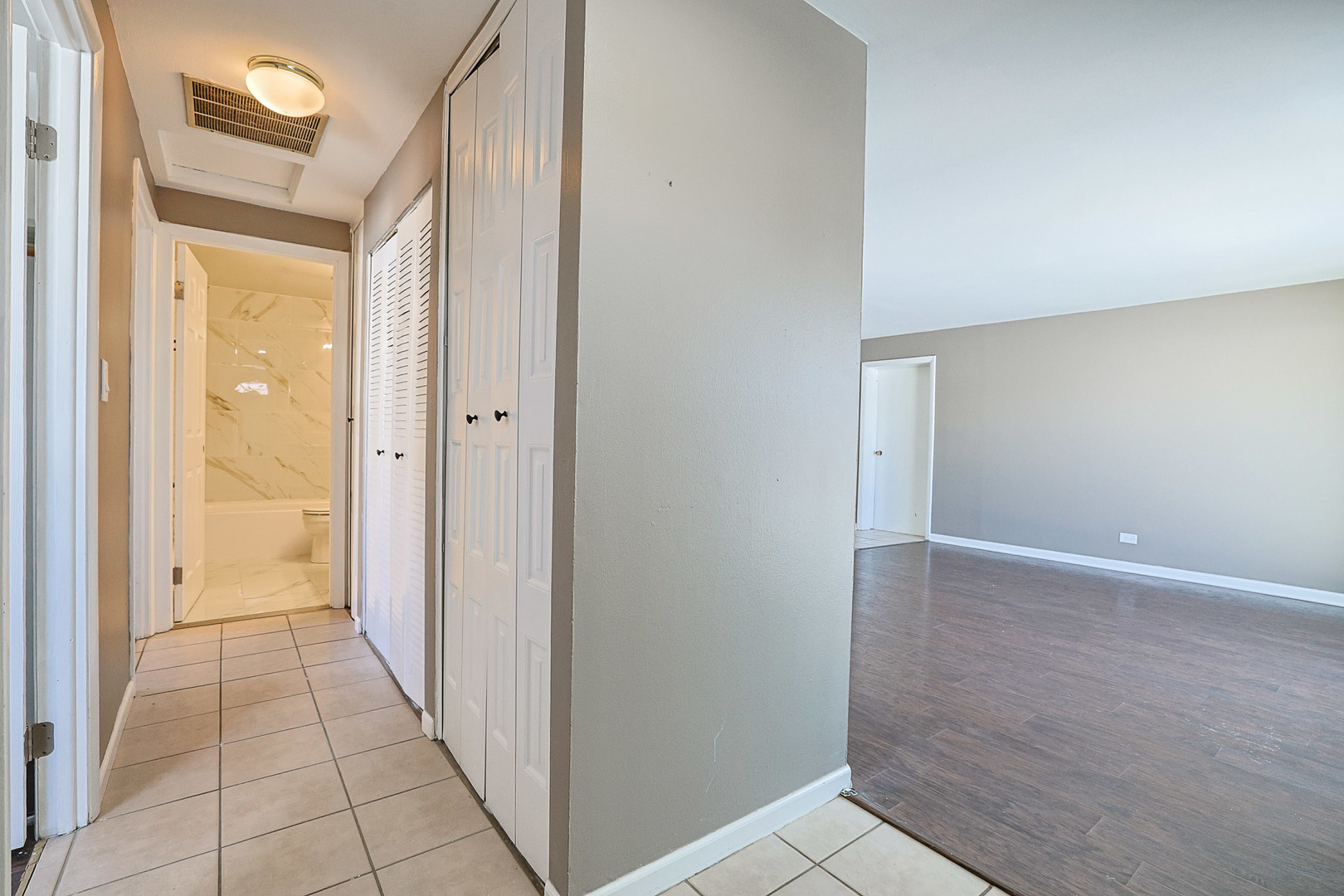 1304 Yarmouth Court Schaumburg IL 60193