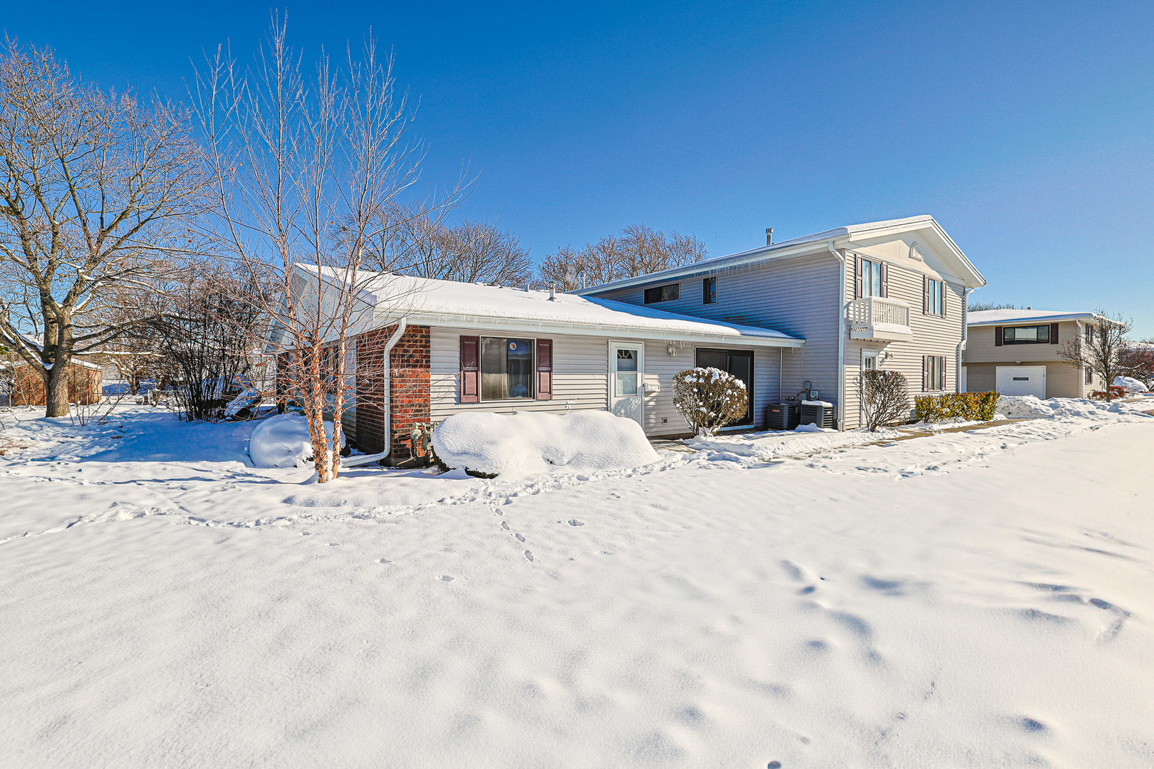 1304 Yarmouth Court Schaumburg IL 60193