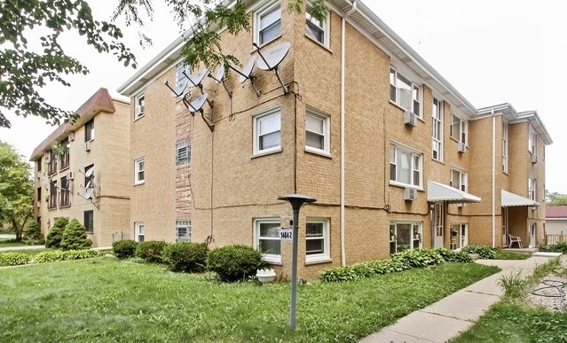 5484 West Higgins Avenue Chicago IL 60630