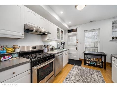 1462 West Warner Avenue Chicago IL 60613