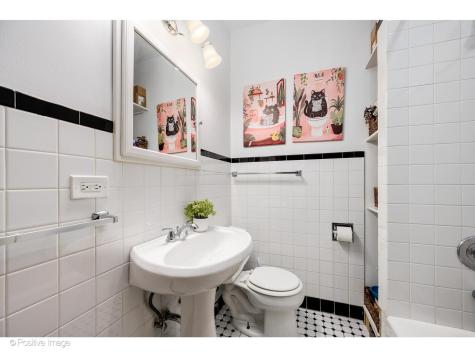 1462 West Warner Avenue Chicago IL 60613