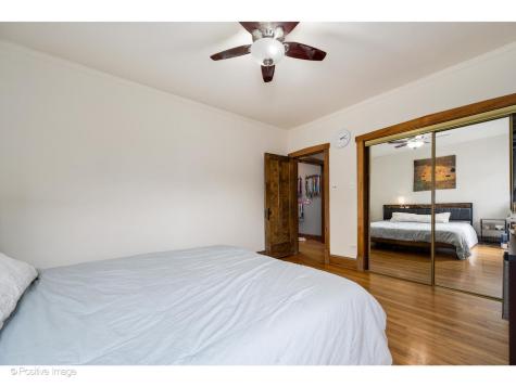 1462 West Warner Avenue Chicago IL 60613