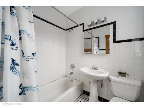 1462 West Warner Avenue Chicago IL 60613