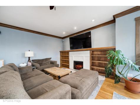 1462 West Warner Avenue Chicago IL 60613