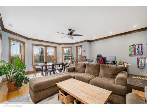 1462 West Warner Avenue Chicago IL 60613
