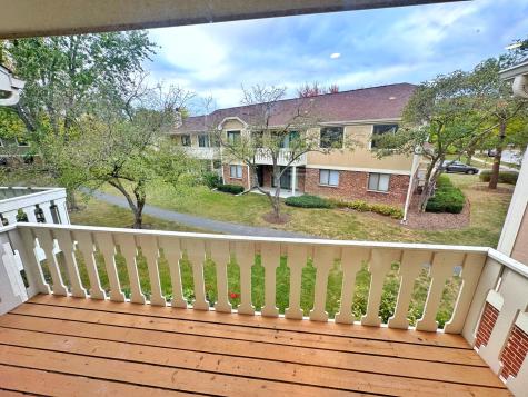 576 Greystone Lane Wheeling IL 60090