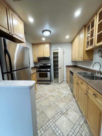 576 Greystone Lane Wheeling IL 60090