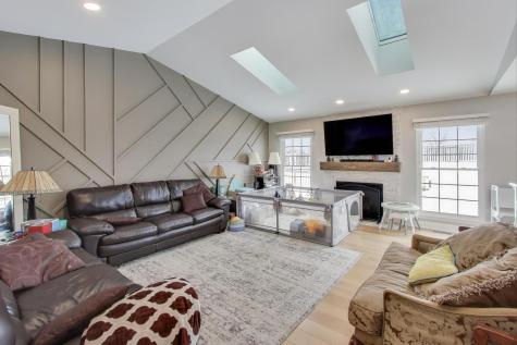 9 Monroe Court Streamwood IL 60107