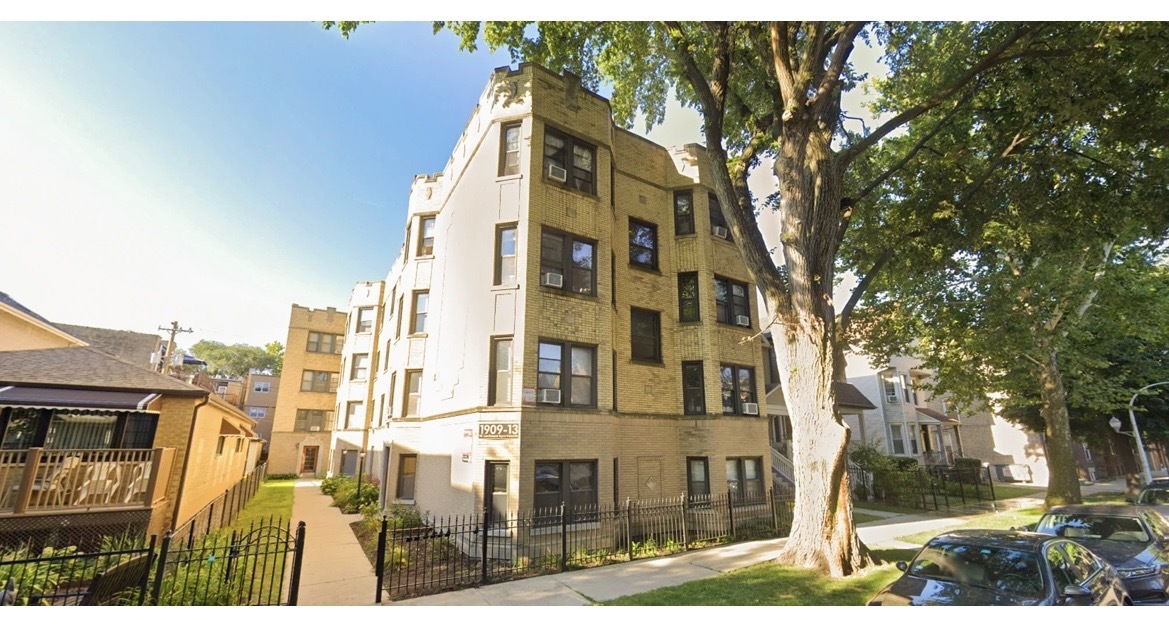 1911 West Larchmont Avenue W Chicago IL 60613