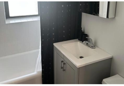 1911 West Larchmont Avenue W Chicago IL 60613