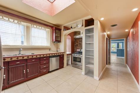9517 South Escanaba Avenue Chicago IL 60617