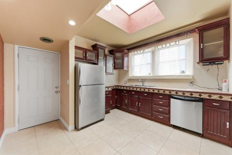 9517 South Escanaba Avenue Chicago IL 60617