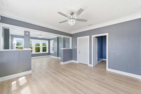 9517 South Escanaba Avenue Chicago IL 60617