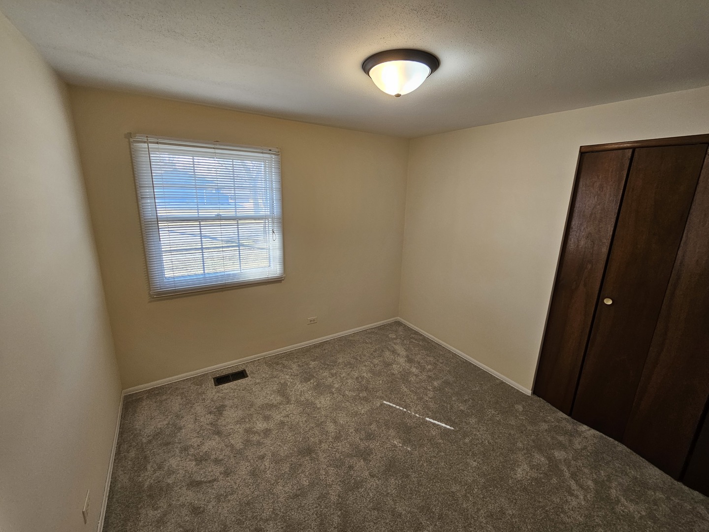 1828 Cannon Court Schaumburg IL 60193