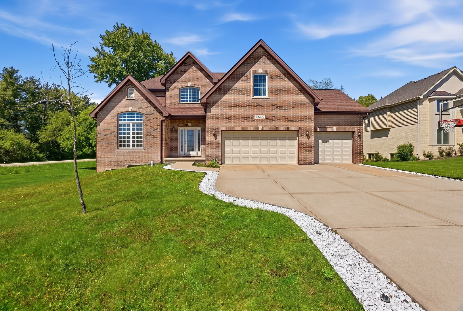 10S372 Tim Court Willowbrook IL 60527