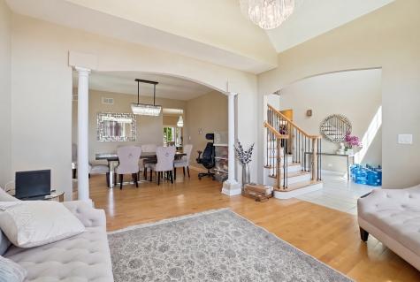 10S372 Tim Court Willowbrook IL 60527