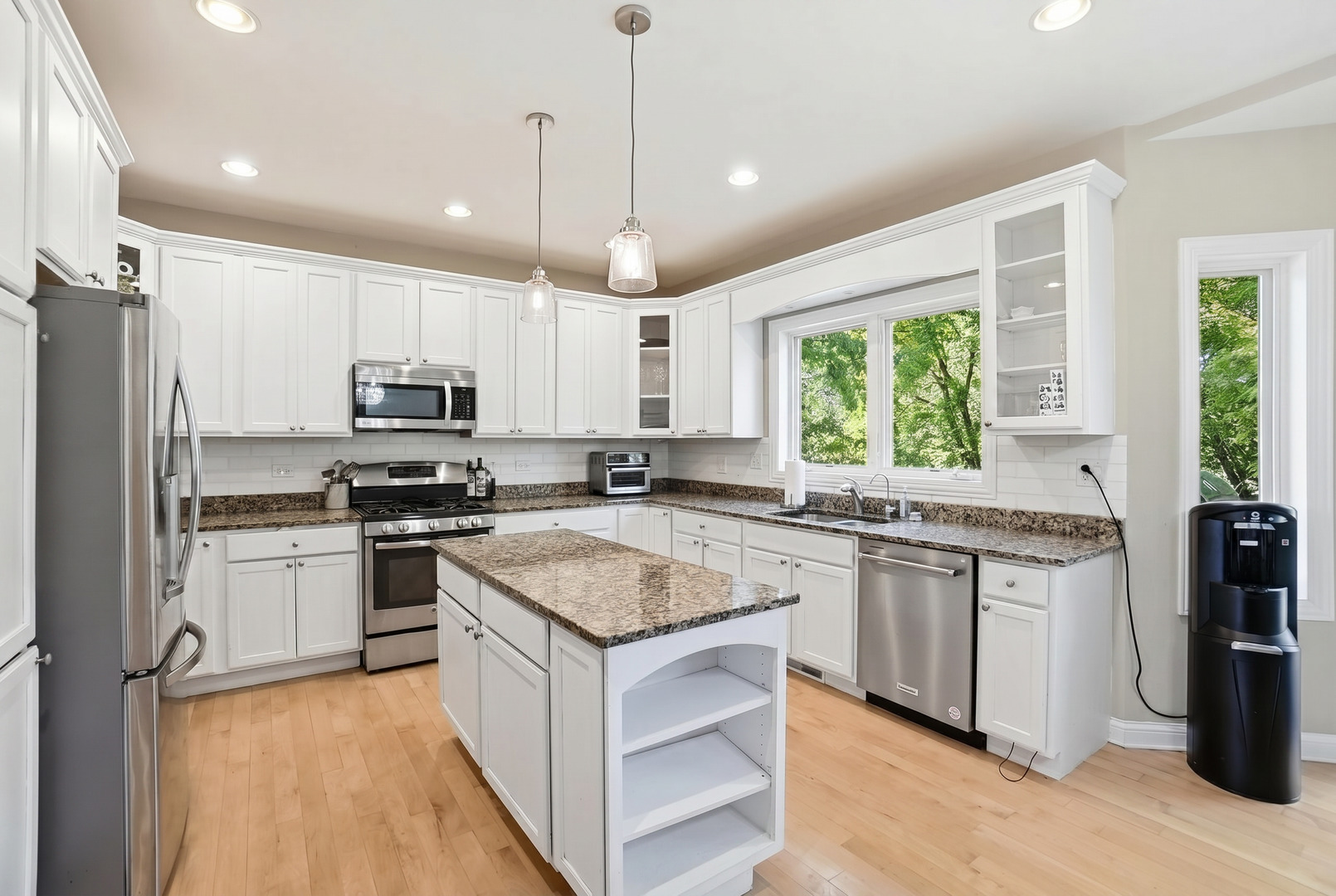 10S372 Tim Court Willowbrook IL 60527