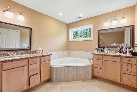 10S372 Tim Court Willowbrook IL 60527