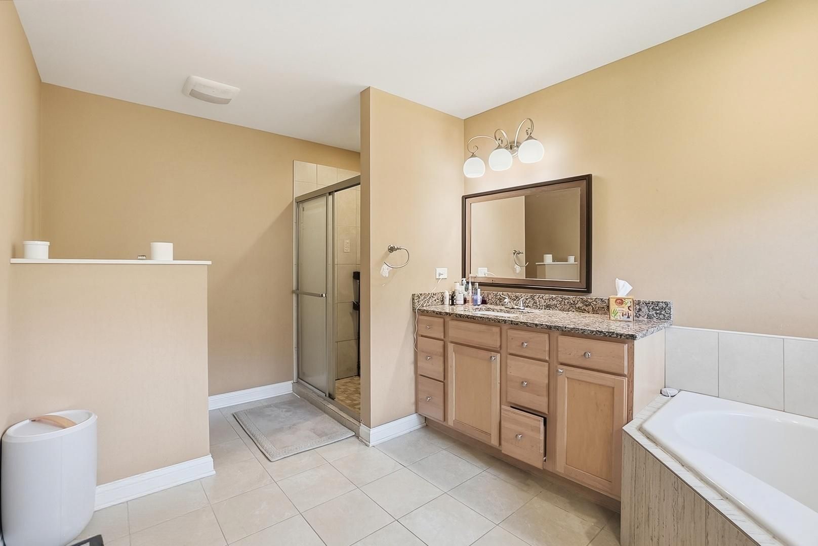 10S372 Tim Court Willowbrook IL 60527