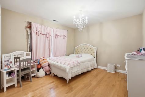 10S372 Tim Court Willowbrook IL 60527