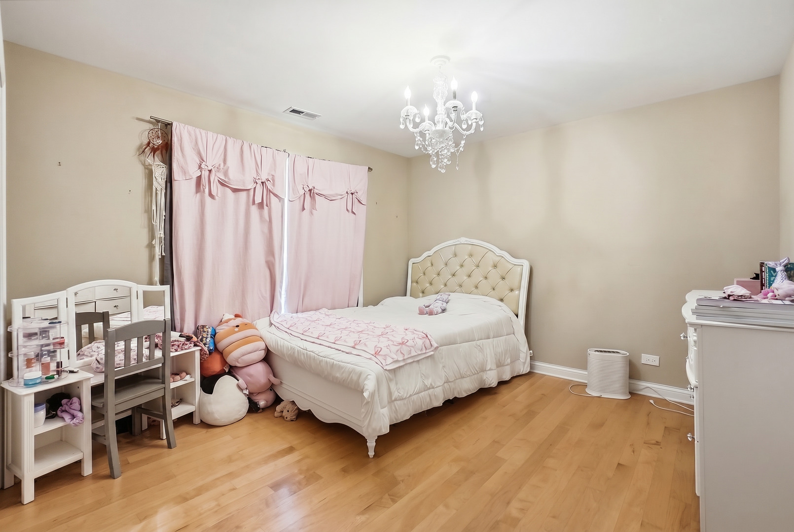 10S372 Tim Court Willowbrook IL 60527
